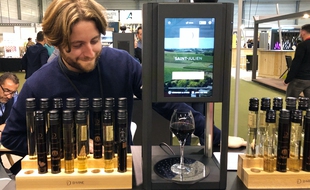 La D-Vine délivre du vin au verre à partir de flacons-tubes de 10 c.