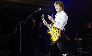 Paul McCartney sur la scène du Festival de Roskilde, le 4 juillet 2015, au Danemark