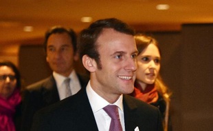 Le ministre français de l'Economie et de l'Industrie Emmanuel Macron arrive à la session d'ouverture du forum financier Paris Europlace à Tokyo le 25 novembre 2014