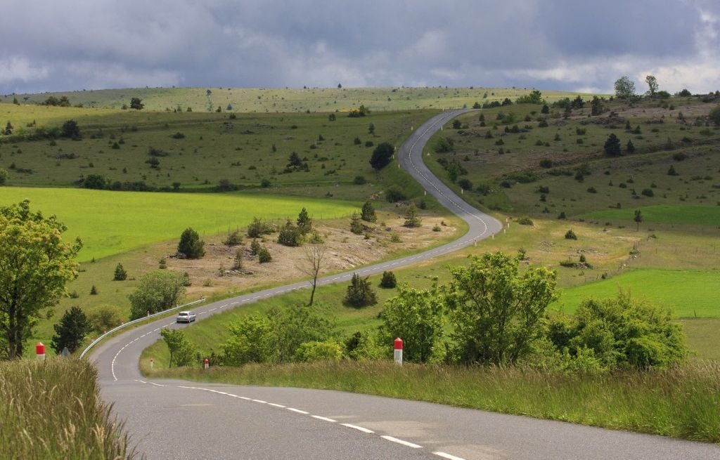 « Les conditions sur la route sont moins stressantes » : Et si vous filiez passer le permis en Province ?