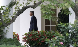 Barack Obama a essuyé jeudi une série de sondages préoccupants en vue de la présidentielle du 6 novembre, au moment où il entamait une tournée de deux jours en Floride (sud-est), Etat crucial par excellence sur la carte électorale américaine.