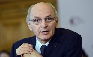 La Cour des comptes signale que l'action sociale pour la jeunesse est "peu lisible et redistributive" et comporte "de fortes disparités entre départements", dans un courrier aux ministres de l'Economie, des Affaires sociales, du Budget et de la Famille.