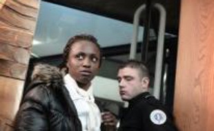 Deux mois de prison avec sursis ont été requis mercredi devant le tribunal correctionnel de Bobigny contre la championne d'athlétisme Eunice Barber accusée d'avoir résisté à une interpellation en 2006 à Saint-Denis (Seine-Saint-Denis) au cours de laquelle elle a mordu des agents.