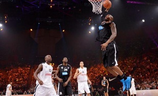 Le 27e All Star Game, qui réunissait les meilleurs joueurs de ProA dimanche à Paris-Bercy, a tourné à l'avantage de la sélection étrangère (111-107), qui, sans se montrer spectaculaire, a su renverser la vapeur en fin de match après avoir été longtemps menée par des Français combatifs.