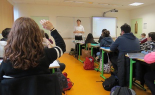 Le professeur Florian Drenne a pris l'exemple de la naturalisation de Lassana Bathily, «héros» de l'Hyper Cacher, lors de son cours d'éducation civique le 29 janvier 2015 au collège Hector Berlioz, à Vincennes (94).