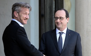 Sean Penn et François Hollande le jeudi 19 février 2015 à l'Elysée.