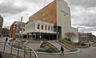 Villeneuve d'Ascq, le 25 fvrier 2014. L'htel de ville sur la place Salvadore Allende.