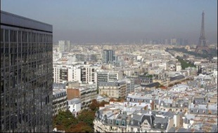 Avec son futur "plan climat", qui doit être examiné par les élus parisiens début octobre, la Ville de Paris se fixe des objectifs ambitieux contre le réchauffement climatique et se veut "exemplaire sur son patrimoine".