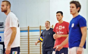 Pour l'entraîneur Martin Demar (au deuxième plan) et ses hommes, la saison en Ligue A débute, samedi prochain, à Montpellier.
