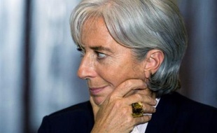La ministre de l'Economie et de l'Emploi Christine Lagarde a confirmé dimanche soir sur France 2 le versement pour les bénéficiaires de minima sociaux (RMI, ASS) de la prime de Noël, d'un montant de 220 euros versés en novembre.