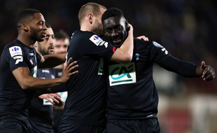 Les ex-Niçois Mathieu Bodmer et Alexandre Mendy se congratulent après le but du second nommé face à Quevilly.