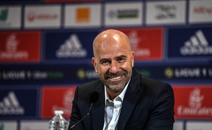 Peter Bosz, nouvel entraîneur de l'Olympique lyonnais, le 30 mai 2021 pour sa première conférence de presse au Parc OL.