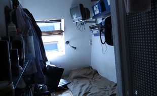 Paris, le 09 septembre 2014. Photo prise de l'intérieur d'un appartement de 6m² situé au 3 rue Cogniet, (Paris XVII).