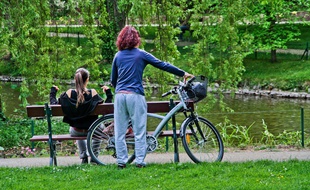 Faire du vélo est bon pour le corps et pour l'environnement.
