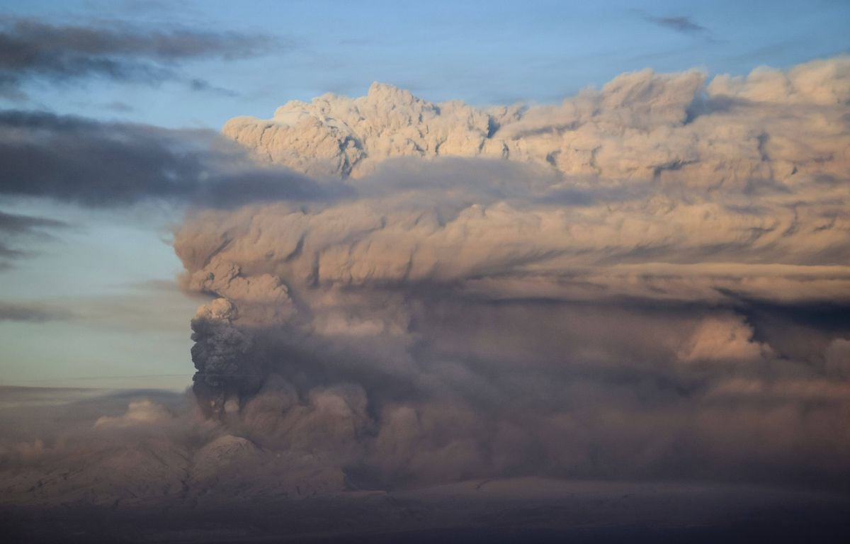 Russie : Le volcan Kracheninnikov entre en éruption pour la première fois en plus de 450 ans