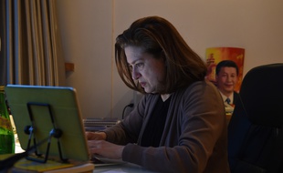 Ursula Gauthier dans son appartement de Pékin le 26 décembre 2015.