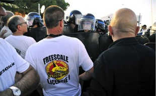 La tensionétait vive hier entre les forces de l'ordre et les manifestants.