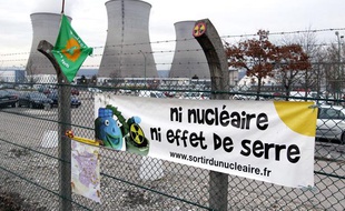 Manifestation devant la centrale de Bugey le 15 mars 2011.