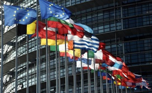 Les ambassadeurs des 28 pays membres de l'UE ont approuvé mardi la prolongation, pour six mois, des lourdes sanctions économiques décrétées contre la Russie