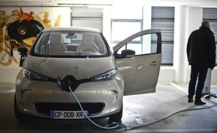 Le nombre de voitures électriques vendues en France a doublé au premier trimestre sur un an, à 2.248 unités, avec l'arrivée de nouveaux modèles, selon une étude publiée lundi, mais il reste très modeste.