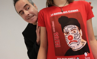 Pierre Fatus, un clown donne un spectacle avec la Licra pour dénoncer le racisme