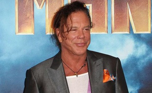 L'acteur Mickey Rourke lors du photocall du film Iron Man 2 au Four Seasons à Beverly Hills, le 23 avril 2010.