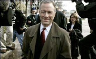 L'ancien directeur de cabinet du vice-président américain Dick Cheney, Lewis Libby, a été reconnu coupable mardi d'avoir menti à la justice dans le cadre d'un scandale politico-médiatique autour de la justification de la guerre en Irak.