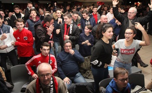 C'est la folie dans la salle Herbauges des Herbiers.