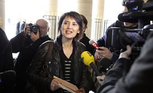 Nathalie Arthaud (Lutte ouvrière) a déposé mercredi matin ses 48 derniers parrainages au Conseil constitutionnel, atteignant ainsi 521 signatures, au-delà du seuil de 500 requis pour participer à l'élection présidentielle, a constaté une journaliste de l'AFP.