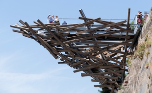 Le Belvédère de l'Hermitage par l'artiste japonais Tadashi Kawamata, à Nantes.