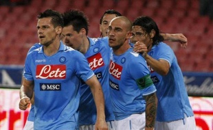 Le club de Naples a récupéré jeudi en appel ses deux points de pénalité dans le scandale des matches truqués du "Calcioscommesse" et revient du coup à trois points de la Juventus Turin, à la 2e place.
