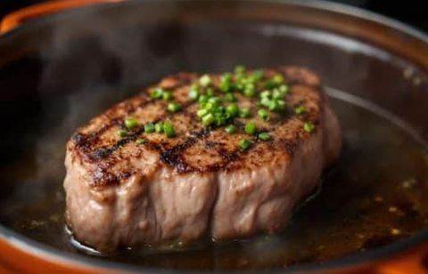La viande devient dure après cuisson ? Le geste simple à faire pour retrouver une chair ultra tendre (sans marinade !)