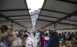 Marché de Neuilly-sur-Seine, le 6 mai 2012.