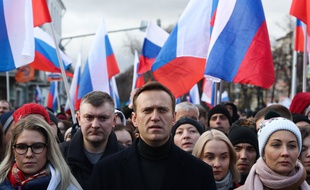 Les membres de l'opposition Lyubov Sobol (à gauche) et Alexei Navalny (au centre), le 29 février 2020 à Moscou.