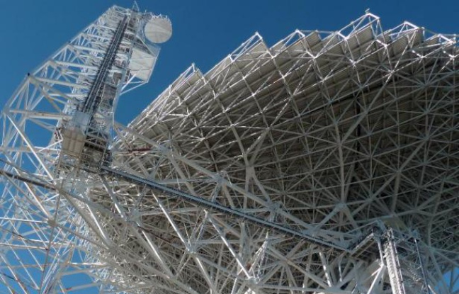 Le "Green Bank Telescope", photographié le 29 octobre 2014, à Green Bank (Virginie-Occidentale), radiotélescope qui traque les signaux venus de l'espace Le "Green Bank Telescope", photographié le 29 octobre 2014, à Green Bank (Virginie-Occidentale), radiotélescope qui traque les signaux venus de l'espace
