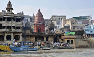 La ville sainte de Varanasi, en Inde.