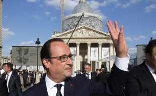 François Hollande, à l'issue de la cérémonie officielle organisée pour l'entrée de quatre résistants au Panthéon, le 27 mai 2015.