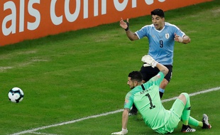 Suarez réclamant une main du gardien.