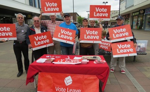 Des militants pour le Brexit à Harlow (Royaume-Uni), le 22 juin 2016.