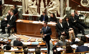 Manuel Valls à l'Assemblée nationale à Paris le 8 décembre 2015