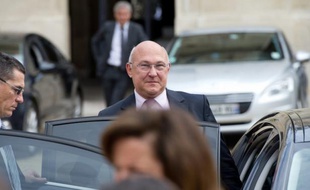 Le ministre du Travail Michel Sapin assure que "l'Etat sera présent" dans le dossier concernant l'usine du constructeur PSA Peugeot Citroën d'Aulnay-sous-Bois (Seine-Saint-Denis), qui semble en passe d'être fermée, mais dit attendre les propositions du groupe.