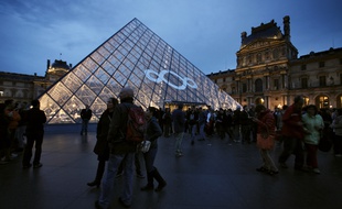 Au musée du Louvre, à Paris, lors de l'édition 2013 de la Nuit européenne des musées.
