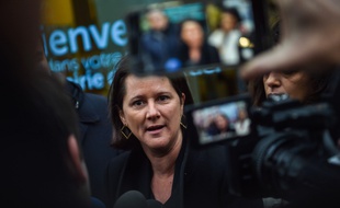 Johanna Rolland devant la mairie de quartier Nantes-sud, le 17 décembre 2019.