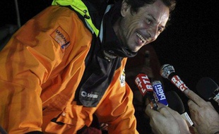 Le skipper français Marc Guillemot, lors de son arrivée à Cuba, en vainqueur de la transat Jacques Vabre, le 24 novembre 2009