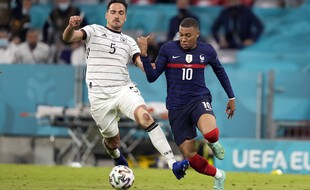 Le début de l'action litigieuse sur Mbappé.