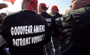 Un nouveau plan social concernant l'usine Goodyear d'Amiens-Nord, plus important que le précédent annoncé en mai 2008 et qui prévoyait 402 suppressions d'emplois, va être présenté "d'ici quelques semaines", en raison du contexte économique différent, a annoncé la direction mercredi.