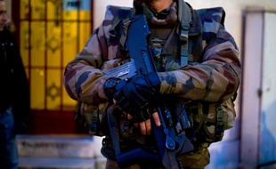 Trois militaires agressés à l'arme blanche et blessés légèrement dans le centre de Nice, alors qu'ils étaient en faction devant un centre communautaire juif dans le cadre du plan Vigipirate