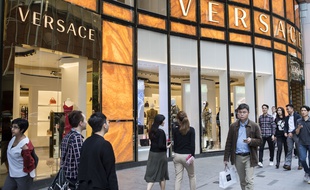 Les géants du luxe Versace, Coach et Givenchy ont présenté leurs excuses à la Chine après avoir été accusé de vendre des produits jugés outrageants à la souveraineté de l'empire du Milieu sur Hong Kong et Shanghai.