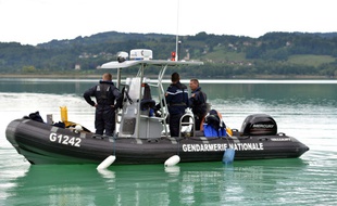 Deux sonars déployés sur le lac d Aiguebelette pour tenter de retrouver la petite Maelys