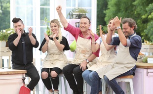 Camille Lou, Jérôme Anthony, Chris Marques et EnjoyPhoenix se sont affrontés pour le titre de meilleur pâtissier.
